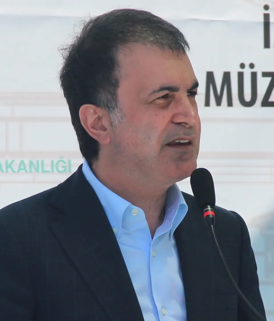 AK Parti'den Özgür Özel'e Sert Tepki: "Siyaseti Zehirleme Konusunda Yetenekli"