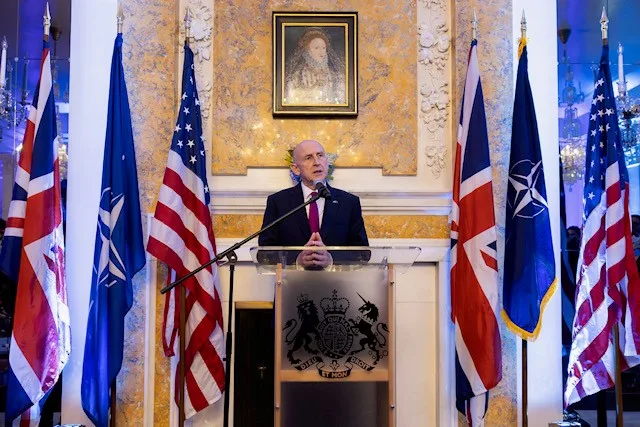 İngiltere Savunma Bakanı John Healey İstifa Etti: NATO Zirvesi Öncesi Starmer Hükümetine Büyük Darbe