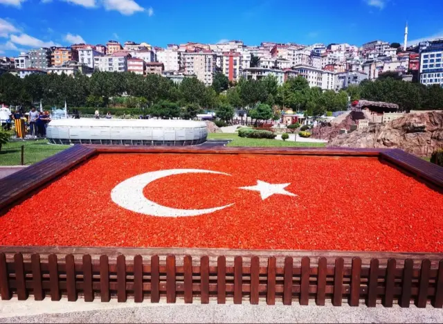 Katar'daki Helikopter Kazasında Yedi Şehit: MSB'den Acı Haber