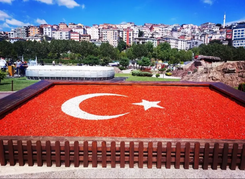 Katar'daki Helikopter Kazasında Yedi Şehit: MSB'den Acı Haber