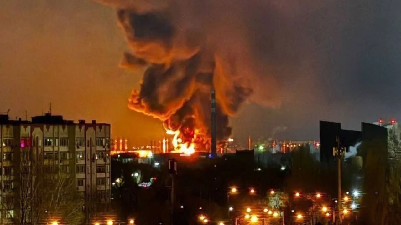 Moskova'da Ukrayna İHA'ları Rafineriyi Vurdu